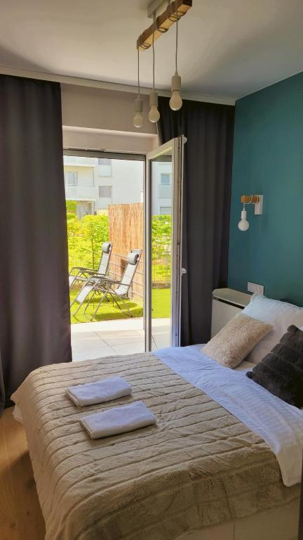 Green Terrace Family Apartment - 2 Terraces, Free Parking, NETFLIX Cinema - B&B Wroclaw