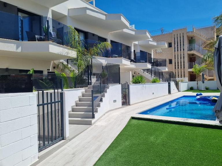 Luxe nieuwbouw appartement op 50m van de zee - B&B San Javier