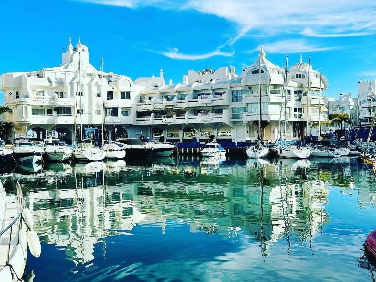 Puerto Marina Apartment - Chambres d'hôtes Benalmádena