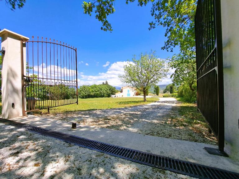 Cante Grillet - 295 Chemin des Contards - 84480 Lacoste - B&B Lacoste