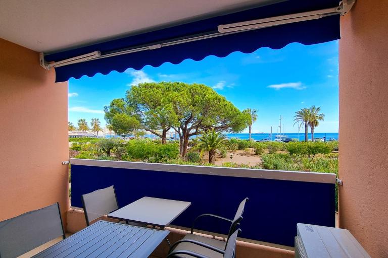 Apartment 4 guests with access to the beachFréjus - B&B Fréjus