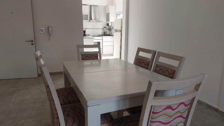 Super Departamento amplio y luminoso con cochera - Ferienwohnung Lanus