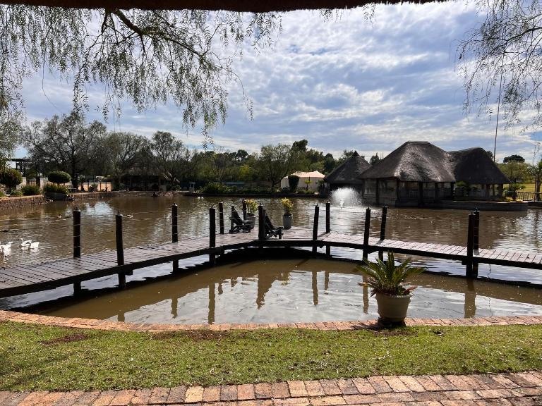 Swan Lake Suites - Chambres d'hôtes Benoni