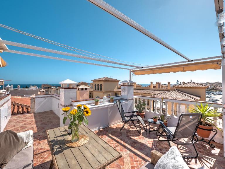 Fantastic penthouse with roof terrace in the heart of Nerja - B&B Nerja