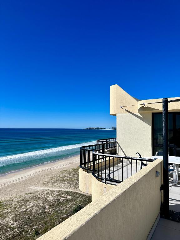 Two Bedroom Ocean View Penthouse at Pelican Sands - B&B Gold Coast
