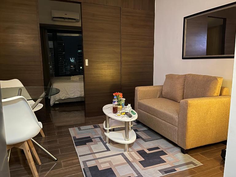 Destina Stays @Air Residences Makati, MetroManila - Bed and Breakfast Manilla