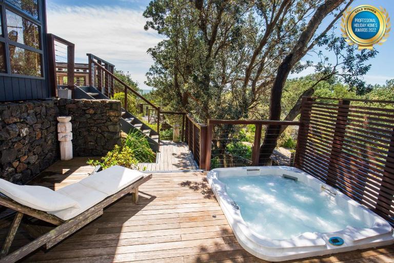 Illaroo Absolute Beachfront with Spa - B&B Culburra Beach