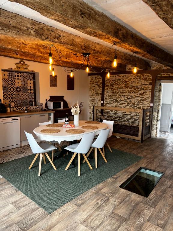 Domaine de la Ville Chérel, maison en pierre - Chambres d'hôtes Pontorson