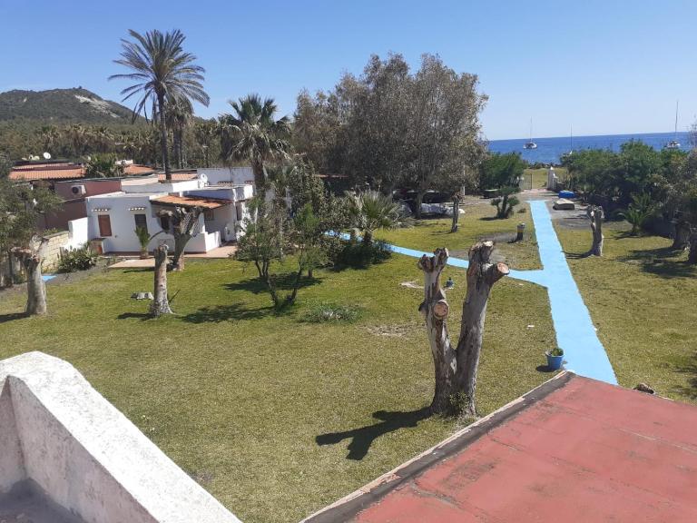 Villetta Eoliana con piscina gratuita dal 18 Luglio al 30 Agosto - B&B Falcone