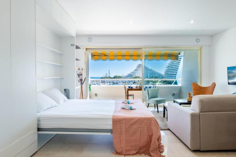 Large studio with a breathtaking view of the sea - B&B Villeneuve-Loubet