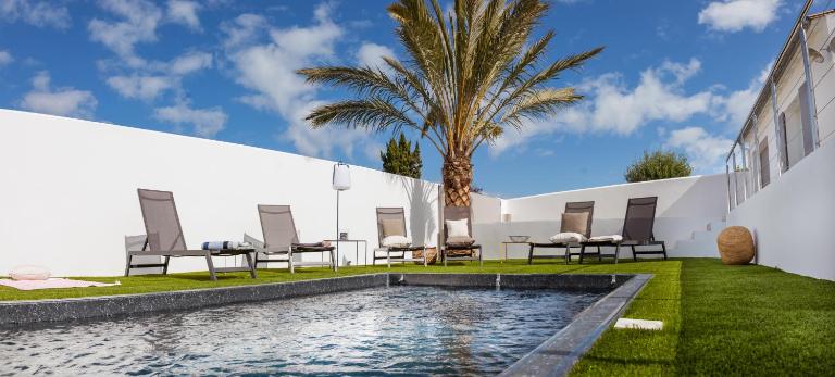 Villa Ernest, 100 m plage Saint Martin de Ré, quartier recherché de la Cible, calme absolu, piscine chauffée - B&B Saint-Martin-de-Ré