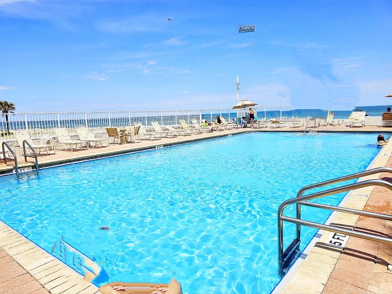 Oceanfront escape with 2 pools! - Ferienwohnung Daytona Beach