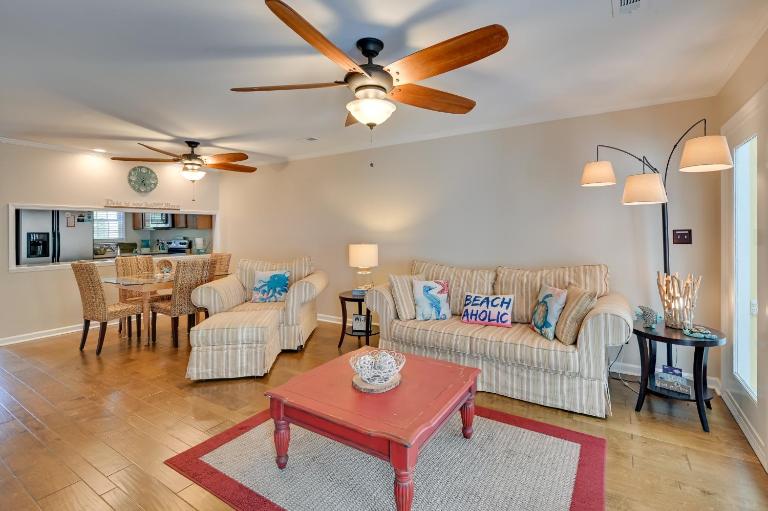 Coastal Vacation Rental - 2 Mi to Huntington Beach - Bed and Breakfast Myrtle Beach