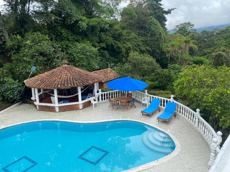 Hermosa Casa Campestre con Piscina y Jacuzzi - B&B Silvania