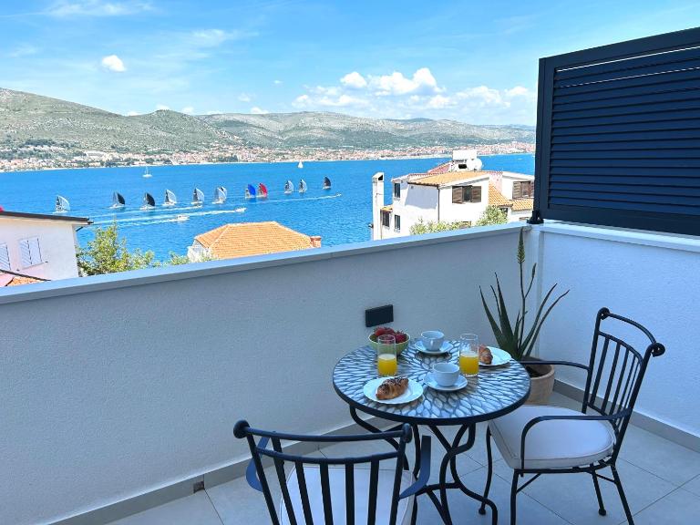 Apartment One - Ferienwohnung Okrug Donji