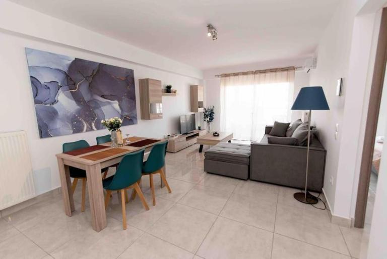 Lovely 2-bedroom apartment with a city view (F10) - B&B Pireo
