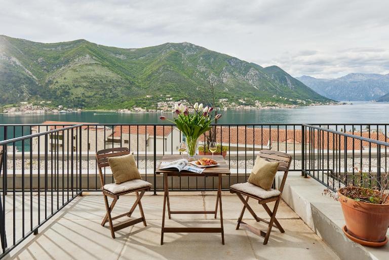 Bokelian Sea View Studio - Ferienwohnung Kotor