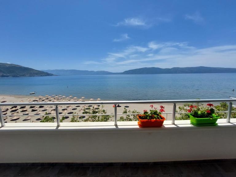 Grace Beachfront Apartment Vlore - Chambres d'hôtes Vlora