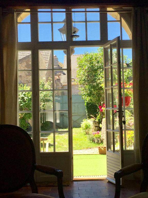 La Treille Muscate - Bed and Breakfast Tannay