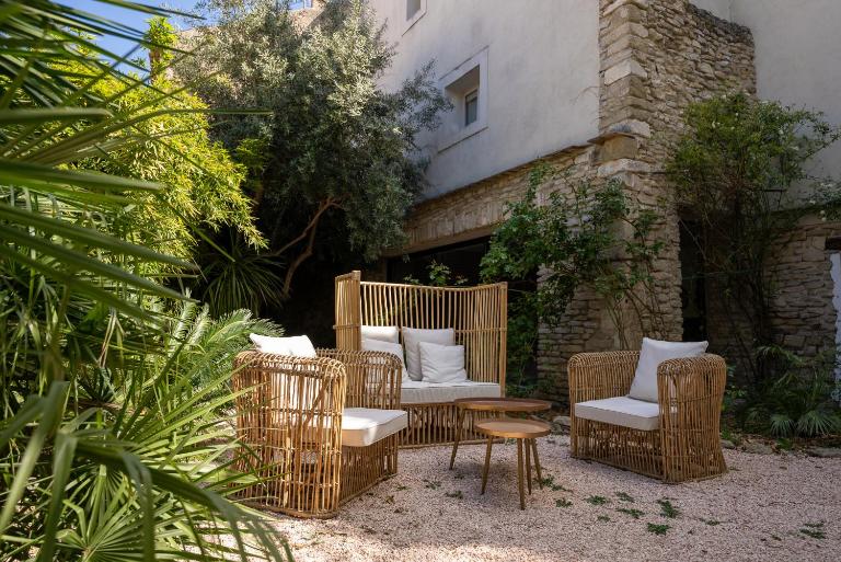 Le Clos Violette et Le 11 D'Aglaé - Appart' Hôtel de Charme Design de Luxe - Chambres d'hôtes L'Isle