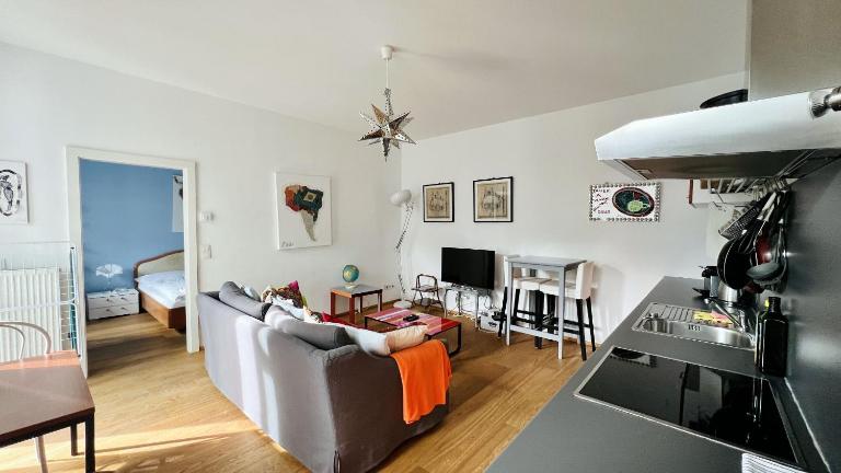 Cozy Retreat with Large Balcony near Schönbrunn - B&B Vienna