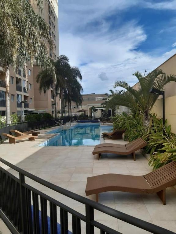 Quarto, sala, piscina aquecida, garagem - B&B Brasília