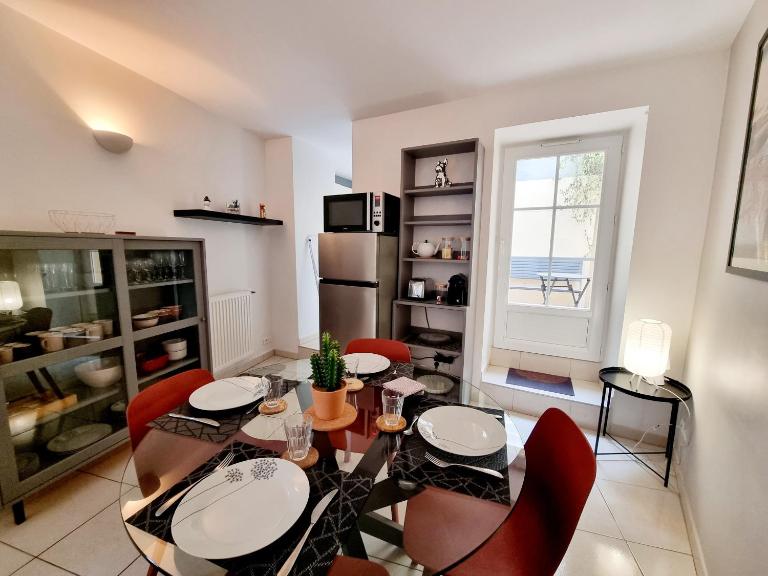 Coquette maison de ville calme avec patio - B&B Angulema