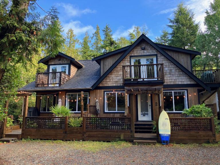Sienna's Tree House (Tall Trees And Salty Breeze) - Ferienwohnung Tofino