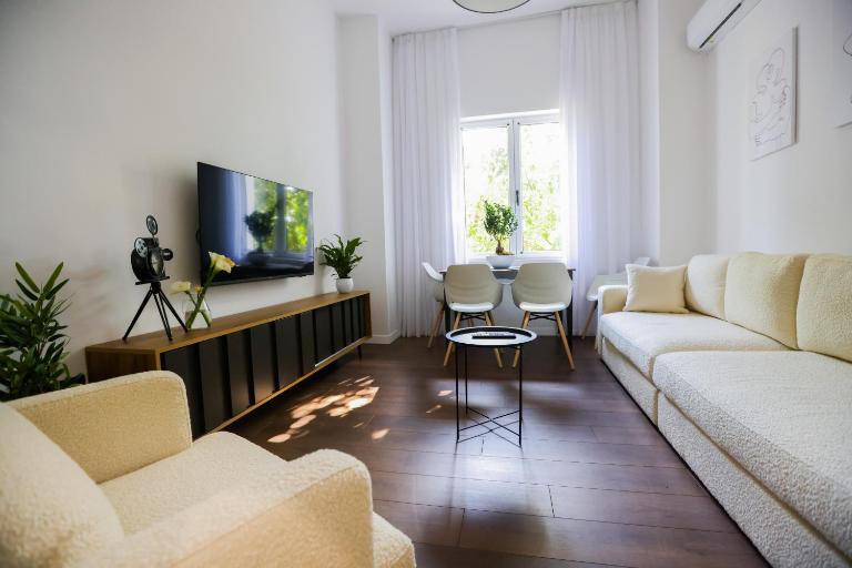"MiddleNest" Central Apartment - B&B Tirana