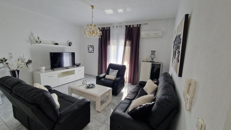 Doukas Aparthotel - Ferienwohnung Ofrínion