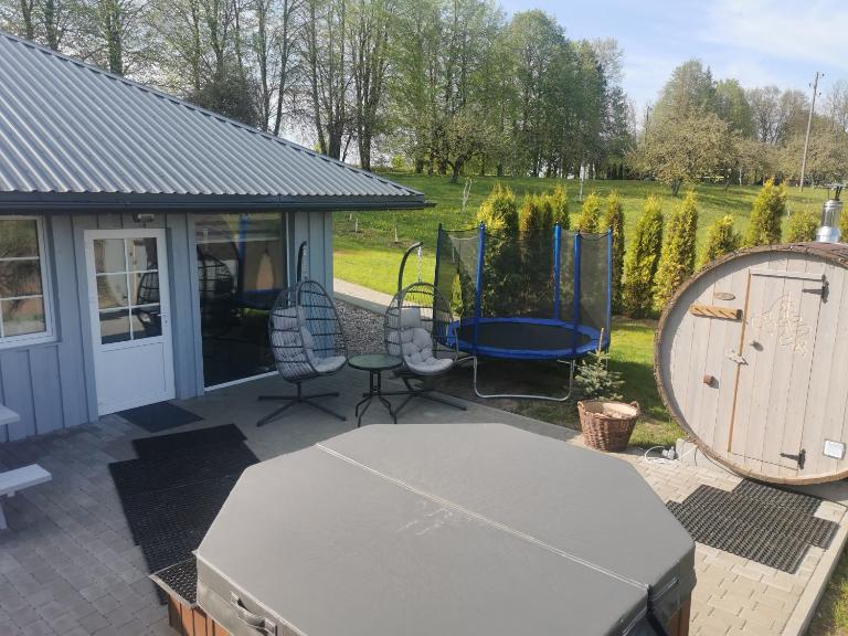 ''Ābeļdārza māja'' - B&B Bičul