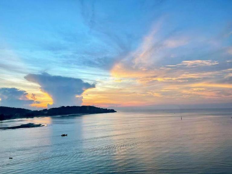 KWRC Imperium Residence Seaview Beachfront - B&B Kuantan