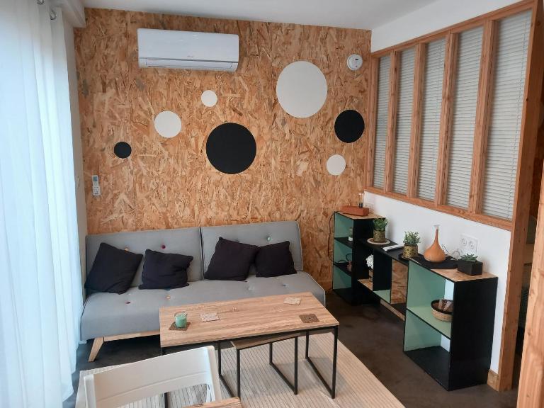 Location Studio indépendant avec terrasse ,les vignes d'élian - Chambres d'hôtes Saint-Médard-en-Jalles