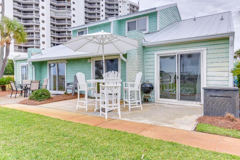 Vibrant Family Condo: 100 feet to Private Beach! - B&B Destin