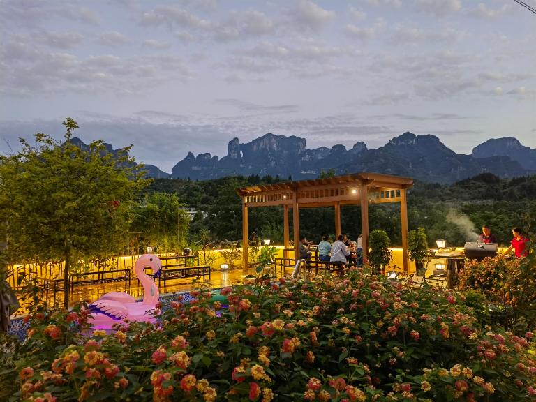 Heaven's Gate Home Stay --free pick up service--panoramic view of Tianmen Mountain - B&B Zhangjiajie