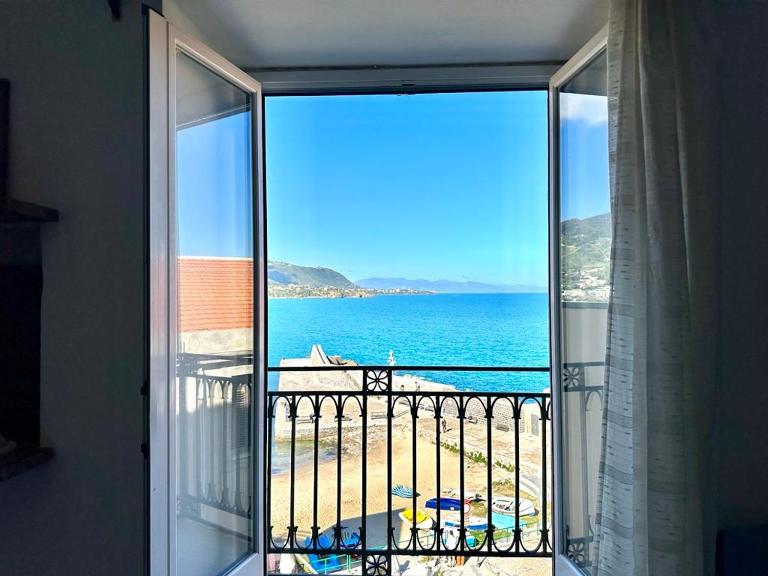 Molo Sea View Apartment - Ferienwohnung Cefalù