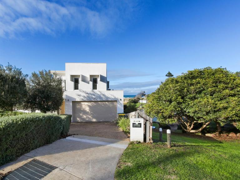 Mazza by the Sea - Beachside Family Escape - Bed and Breakfast Lake Tyers