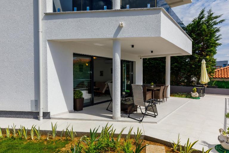 Apartment "Villa M" - B&B Kostrena