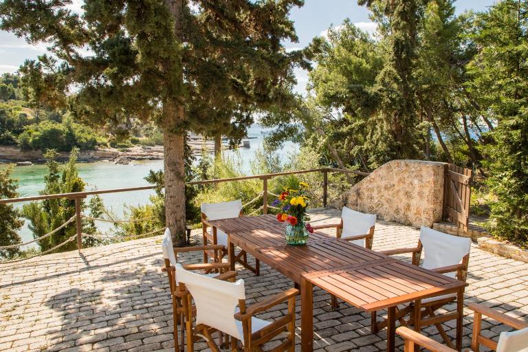 Grand Bleu Porto Heli Beachfront House - B&B Porto Cheli