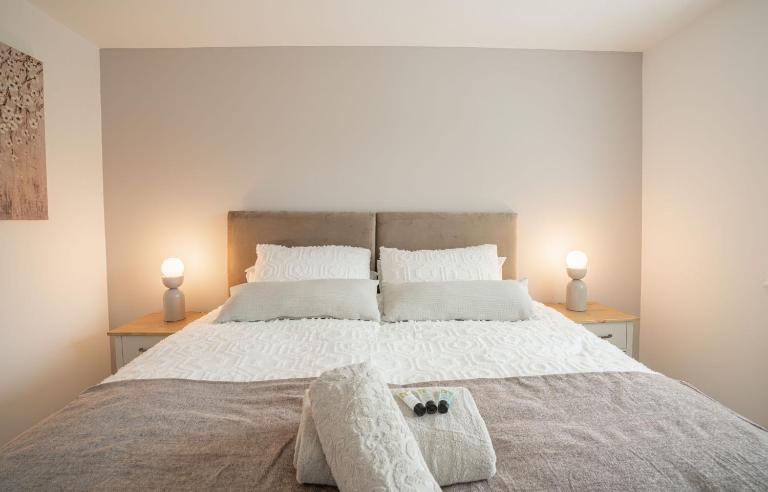 Luxurious 2BR Home with Parking, Near NEC, & Airport - B&B Marston Green
