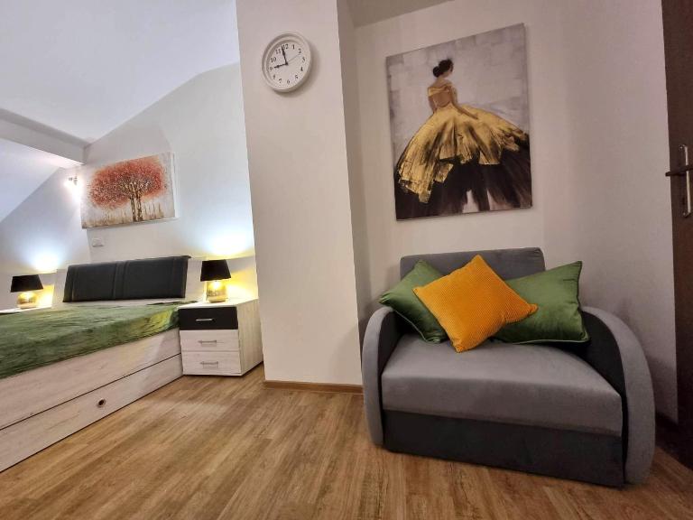 Romantické studio v podkroví na Velkém náměstí, Wi-Fi - Ferienwohnung Königgrätz