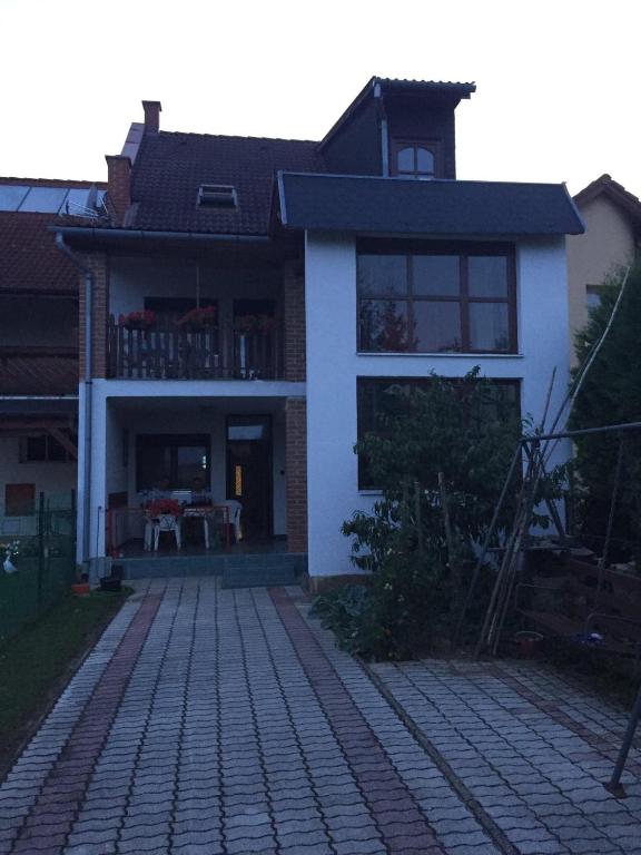 Arnold Apartmanház - B&B Bük