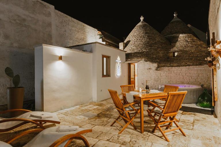 MILESTONES MODERN SUITE TRULLO - Jacuzzi Spa & Relax - Ferienwohnung Alberobello