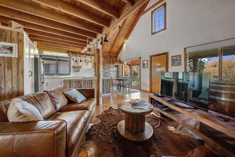 Aarlaur 2 - Charming 2BR Rustic Home l Bath l Fire Pit l WiFi l Air-Con - Ferienwohnung Jindabyne