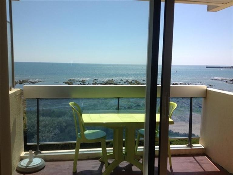 Appartement T2 rénové face à la mer avec terrasse et garage - Quartier des Présidents - Les Sables-d'Olonne - FR-1-331-90 - B&B Les Sables-d'Olonne