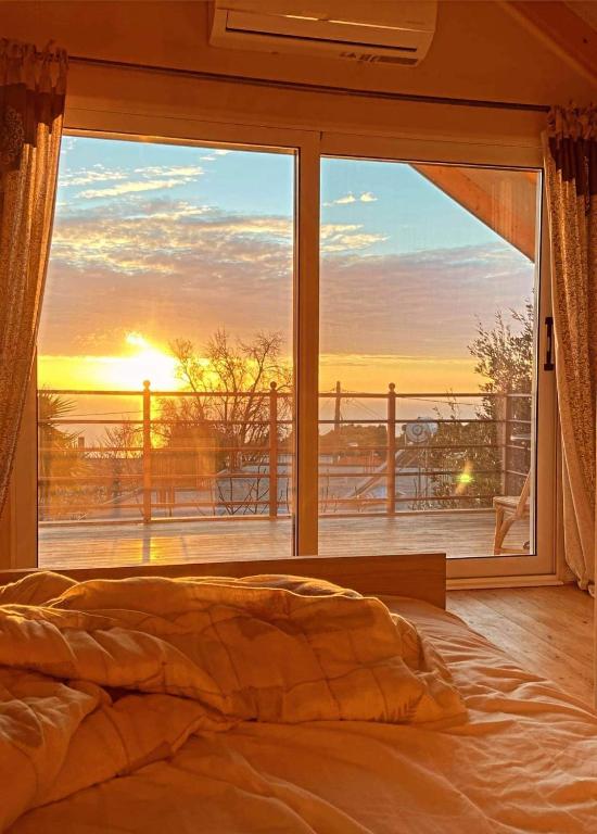 Attic View - Ferienwohnung Loútsa