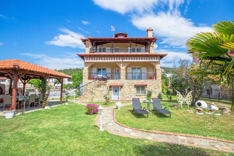 Azure Bay Villa by RentalsPro - Neos Marmaras Halkidiki - B&B Parádeisos