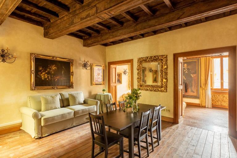 iFlat Exclusive 18th Century Residence at Trevi Fountain - Chambres d'hôtes Rome