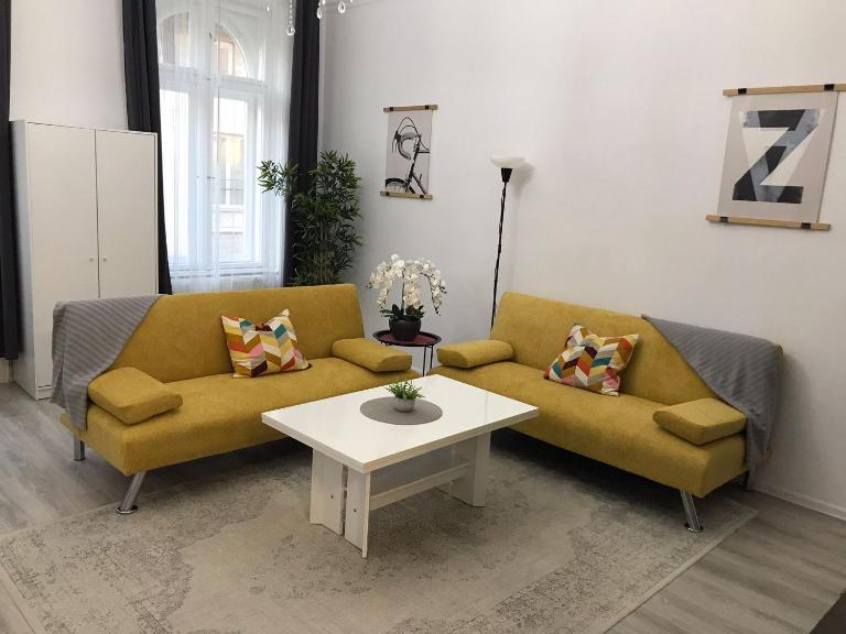 Delightful apartment in the city , we would love to welcome you to our large, modern, and quiet apartment with AC and High Speed Internet,walking distance to the world-famous New York Cafe - B&B Budapest