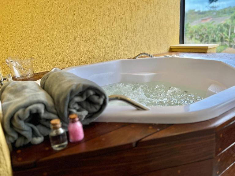 Relaxe na Jacuzzi c/ sais de banho á 300m da Praia - Ferienwohnung São Sebastião
